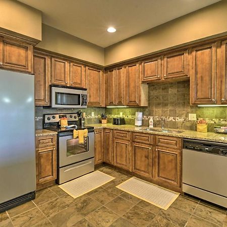 Inviting Branson Condo With Outdoor Dining Area Extérieur photo
