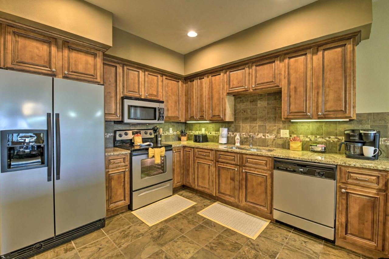 Inviting Branson Condo With Outdoor Dining Area Extérieur photo